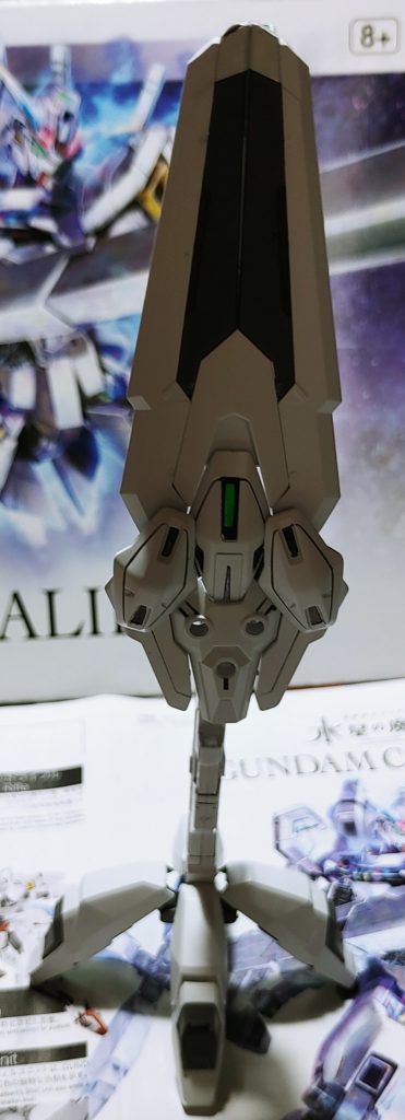 さらに、ついでに。もともとはエアリアルの装備だったエスカッシャン。21年前の機体になぜ合体できるのか。誰かがあの結末を予測していたのか。謎の残るあのシーンがあるならば、武器にも着いちゃえよ!ってことで、つけました。聖剣というよりは、聖槍な感じにガツンとつけてやりましたよ!