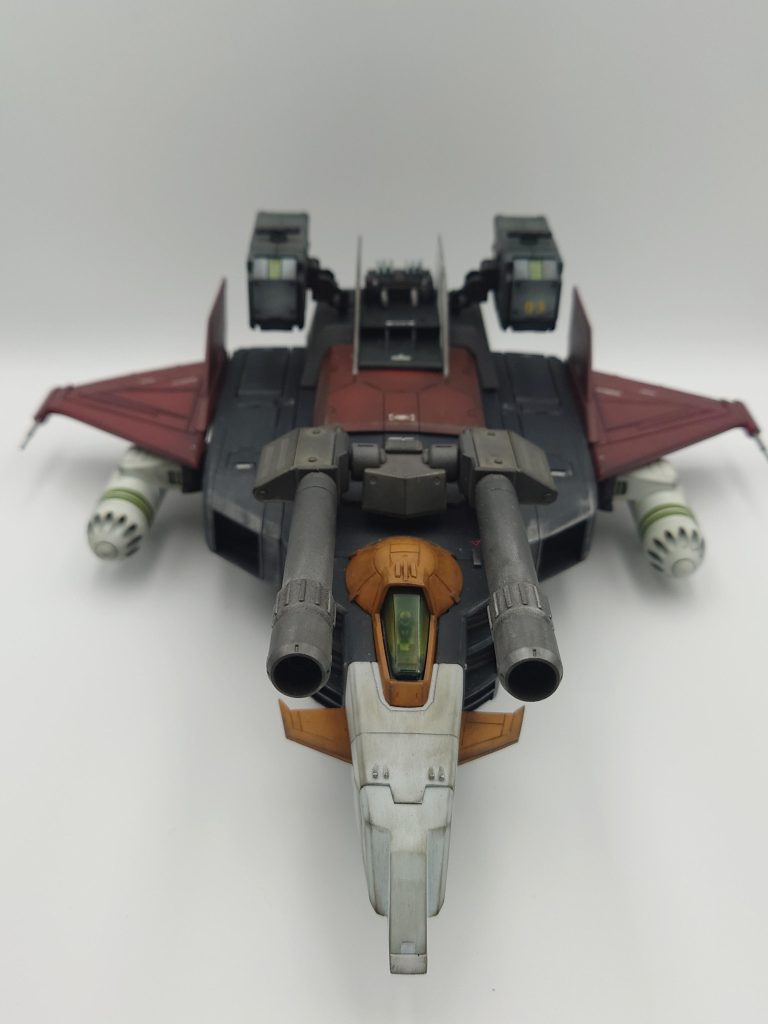 機体にしては翼の小さいのが気になったのでプラ版でサイズアップ。コトブキヤのミサイルポッド追加、翼の下はおわかりのようにガンキャノンのスプレーミサイルランチャー追加。スジ彫り、各所ディティールアップ加えてます。