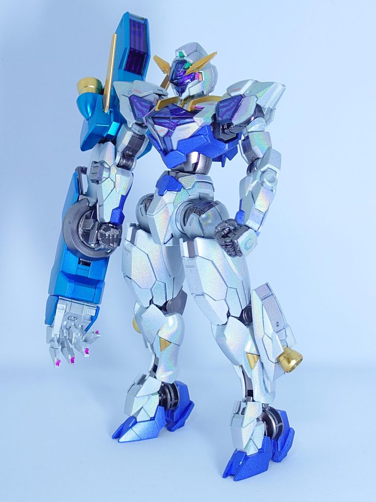 月光蝶ホロシルバーのホログラフィック感を上手く撮影するための練習も兼ねています。