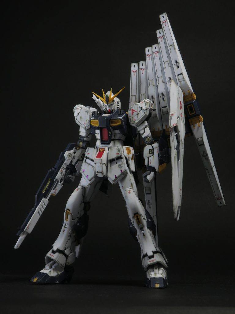 組み立てる前に関節部を部分塗装。デカールは水転写デカールを使用しました。プレミアムトップコートでつや消し後、ウェザリングと、ポイントにメタリックの部分塗装しました。