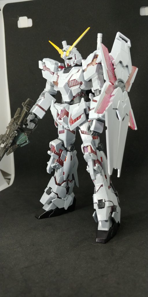 写真では普通に白のようですが、実際は結構なグレーです。白部を【Ｇメッキシルバー×ニューホワイト】にしたのですが、思った以上にグレーな感じになりました。が、メッキシルバーが入ってますので光の当たり具合で角度により光りなかなかいい感じではあります。