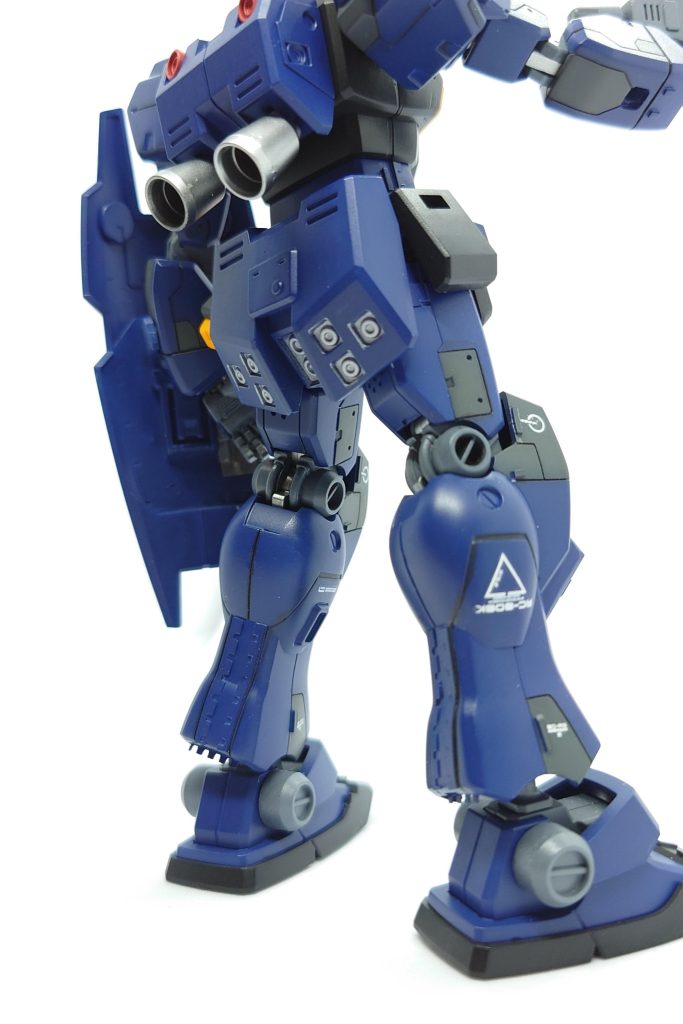 リアアーマーにはチョバムアーマーが採用されている。これはT3部隊によるヘイズル系技術をフィードバックした結果であり、同部隊はTR計画系技術を純連邦機の直系技術として高く評価しており、積極的に取り入れたためと言われている。