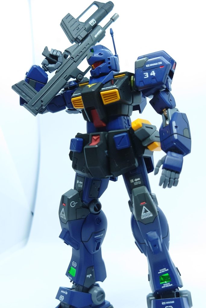 ジムクゥエル本来の運用環境であるコロニー内部で装備されることが多く、新兵からベテランまで幅広く好まれた。  