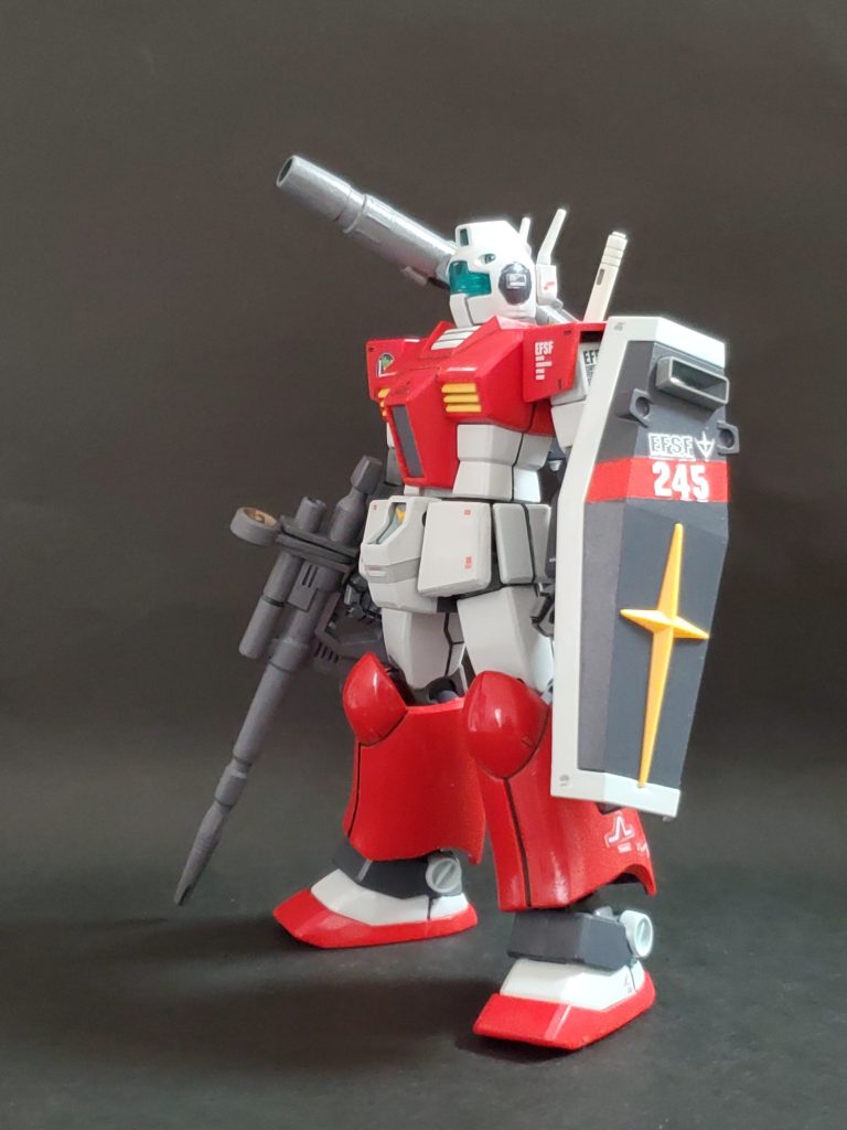 かねてよりガンキャノンとジムを組み合わせたらジムキャノンになるんじゃないかな~🤔と漠然に考えていましたが、ついにジムキャノンを制作する事に踏切りました~😅💦しかし、公式画像にあるジムキャノンを再現する技量は無いので『あ~ジムキャノンだね~😅』と言ってもらえるようにポイントを押さえて制作してみました👊✨