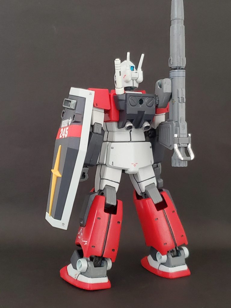 Lia view~✴️今回のミキシングにあたり使用したガンプラは旧HGUCガンキャノン、ガンダム、そしてジムです😊塗装は🟥はジョニーゲルググ時に使ったクレオスのレッド(サンダーバーズカラー)❕ボディ等の白はクレオスのライトグレー米海軍機色を使用しました🎶いつもの如く筆🖌️塗り全塗装です👍✨左足側面にはチャップ・アデルのパーソナルマークも貼り付け~😆