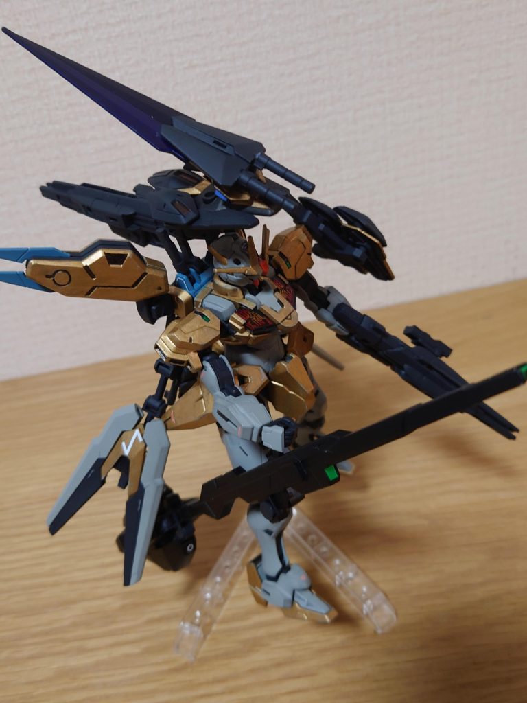 武装はバリアブルロッドライフルビームライフルを2丁ビームサーベル4本ビームダガー4本ガンビット23基とガンビットソード2基