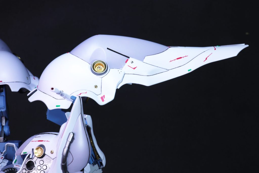 バインダー金や銀のビーズや虫ピンの頭を入れることによりディテールアップできました。