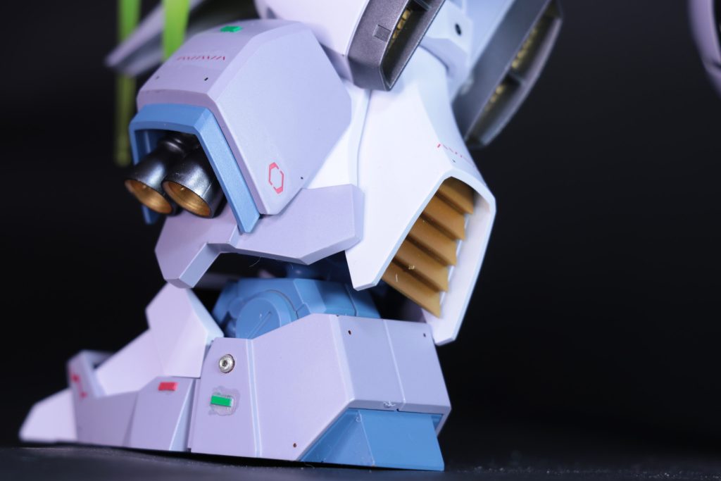 バーニアは外側、内側を塗り分け所々0.5mmドリルでディテールアップしています