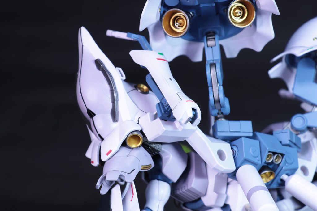 バインダーのブースターには電子ピンソケットを使用隠し腕はボールポリキャップで結構グリグリ動かせます