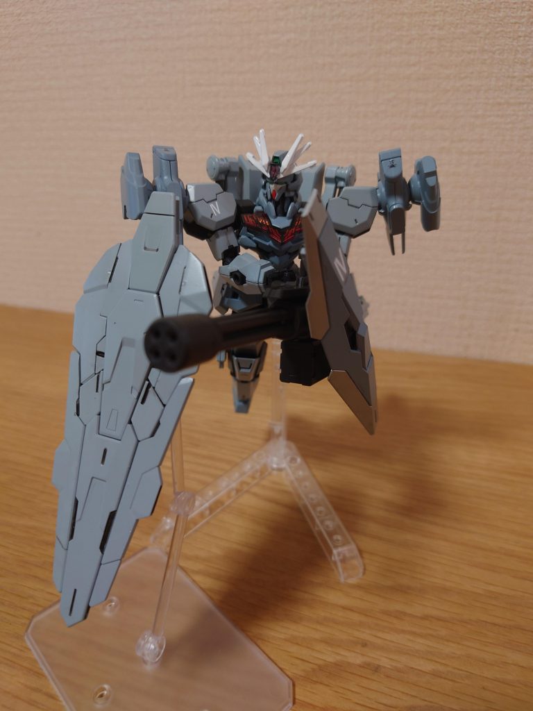 パイロットの好みによりビームガトリングを装備し制圧を担当する事が多い。