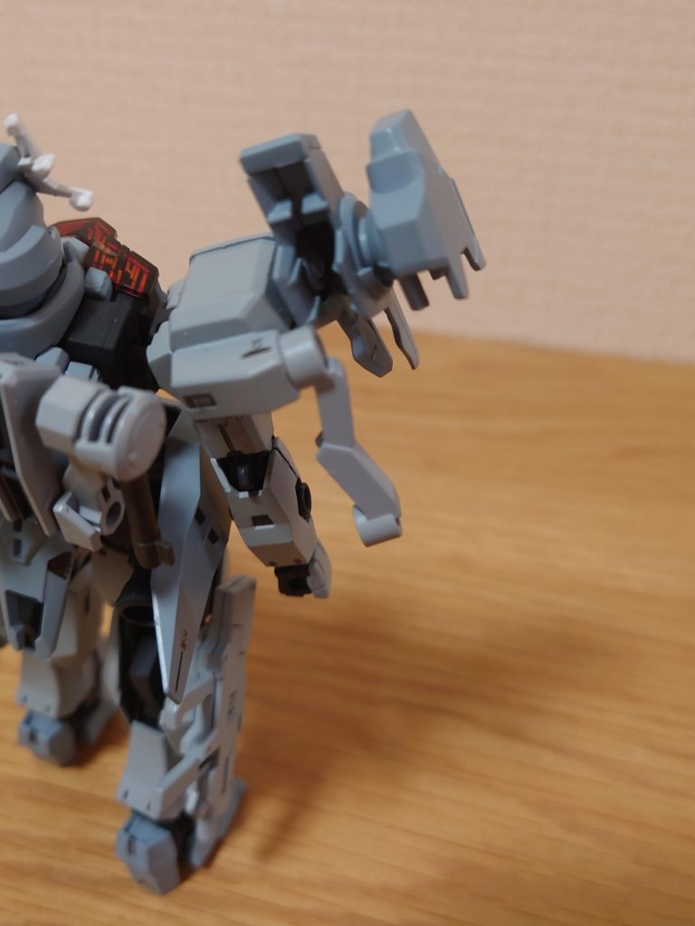 右肩に専用のマウントを追加