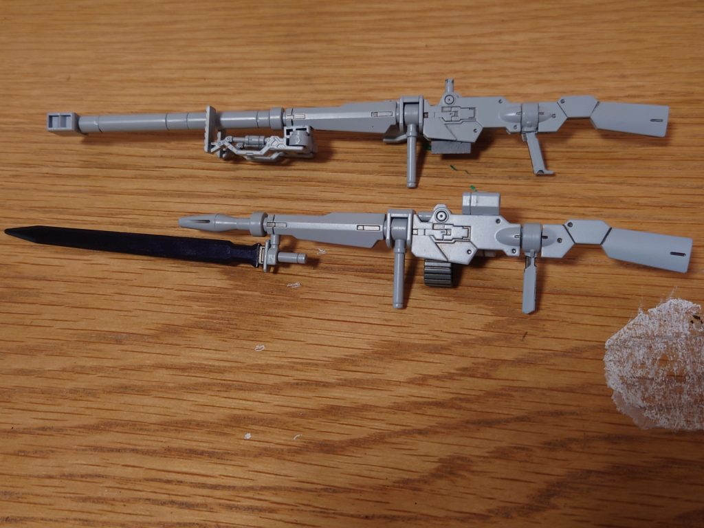 ビームスナイパーライフルはデミトレーナーのビームライフルを改造しているのでメチャクチャ長いです。