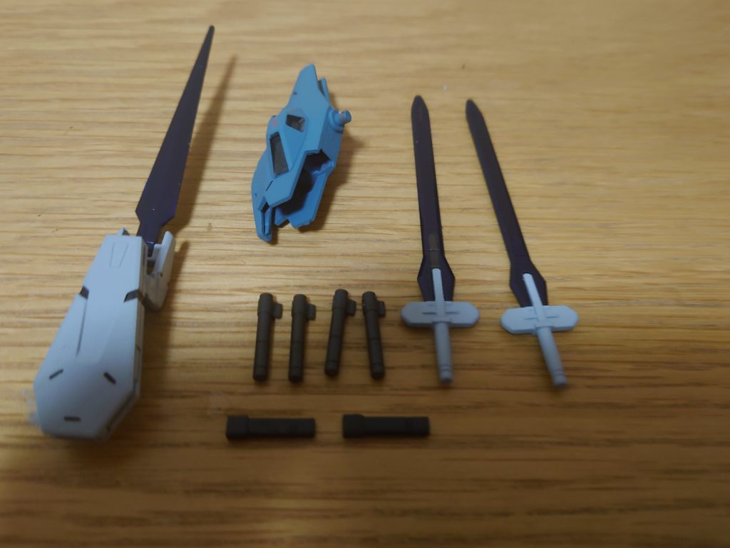 ビームサーベル6本ビームを纏わせた実体剣2本ビームブレード発生可能なサブスラスターガンビットソードの計10本の剣を持つ。