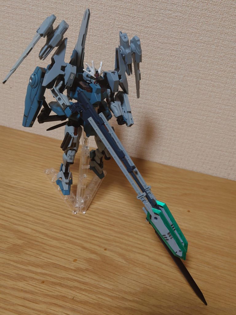 複合武装はビームライフルの先に銃剣と手槍を装備している。