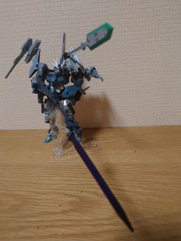 この手槍は対ビームコーティングが施されている刃先上に常時ビームを滞留させている為、高い貫通能力を誇る。主に投擲して使用する。