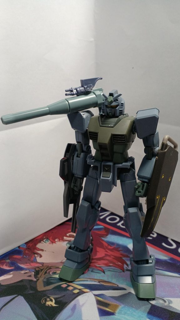 背景を変えました!スレッタちゃんかわいい!ご覧の通りエコプラを改造したものです。こちらは、裏ルート(友達にもらった)で入手したレアなカラーのエコプラガンダムです。今回使用したhgは、キャノン砲:ガンタンク、アレックス。腕部ビームライフル:バーザムシールド:局地ガンダム背部ブースター:ガーベラテトラ