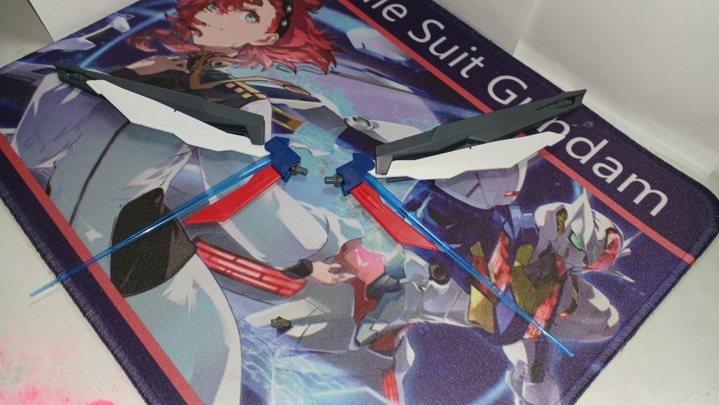 羽です。うん。カッコヨクナイデスカ?エアリアルのビーム刃刺しました。エコプラくれた友達は、デスティニーなどのseed系が好きみたいなので微妙光の翼です。ゴメンネ...