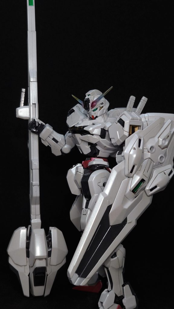 表面処理とゲート処理以外の工作は、ブレードアンテナや頬のシャープ化、バルカン開口などイケメン化、足の付け根加工で より内股にできるようにしたこと、各部肉抜き埋めなどです。