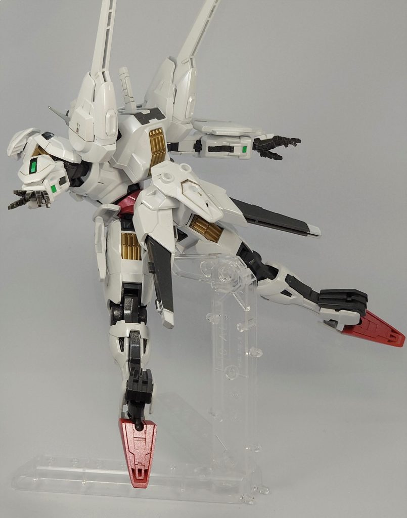 バックショットです。白外装以外も、赤や黄色、フレームなどもメタリックカラーに変更しています。