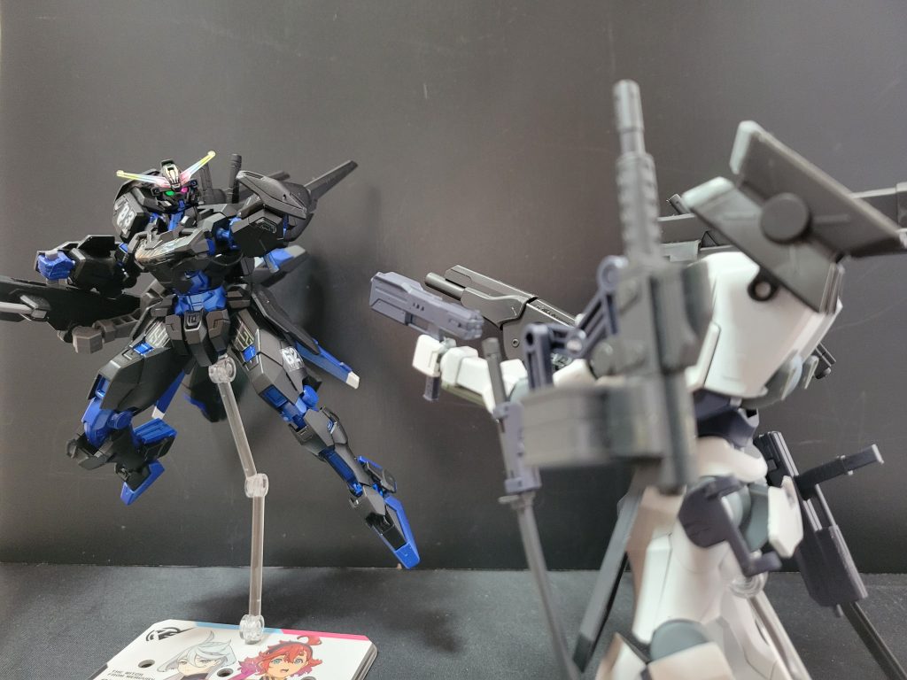 とまぁ、こんな感じでドンパチやってるシーンはカッコイイですよねー