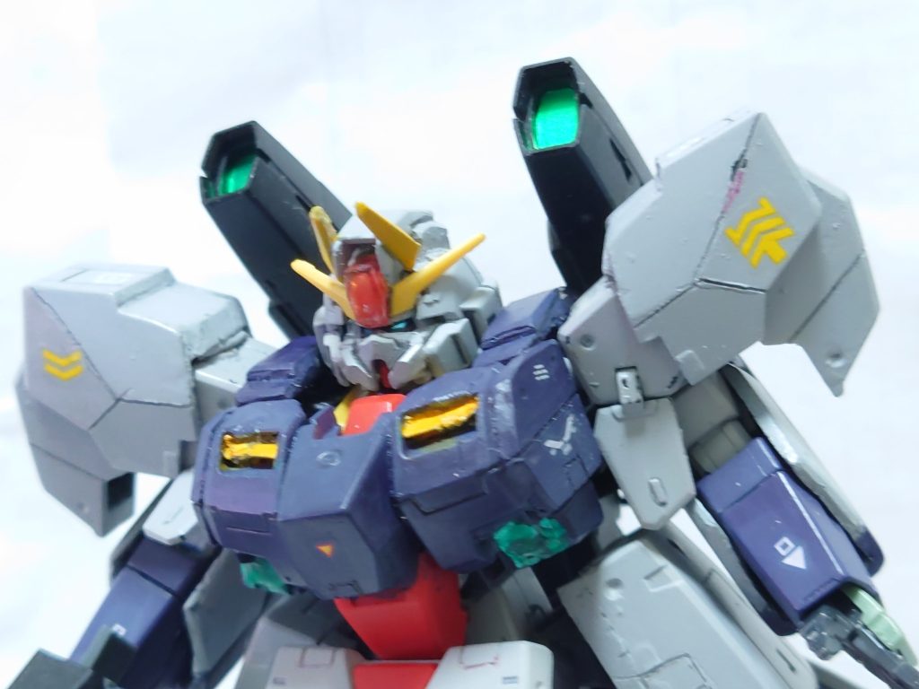 セラヴィーガンダム2用に部品取りしたセラヴィーの部品を捨てようかと思ってたのでパーツがぼろぼろでキズだらけのまま思いつきで作成した為そのまま傷だらけになってしまってます（いつかはちゃんと作りたいと思います）