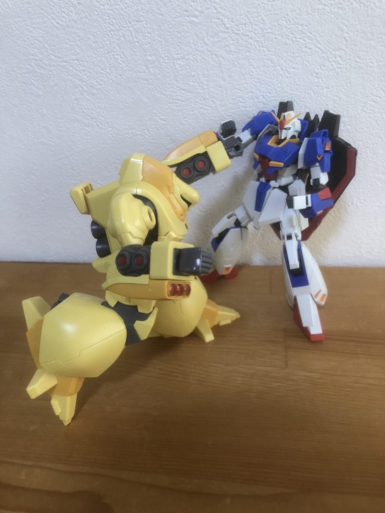 まあ、アニメでマシュマーさんが乗った時の格闘戦仕様再現ということでどうか。ゼータと殴り合うズサ。