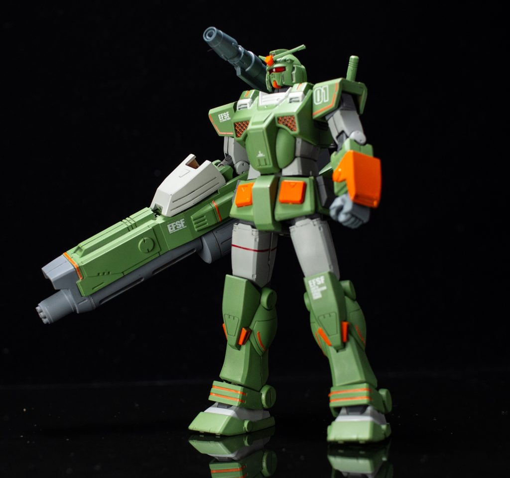 本体カラーは、緑をクレオス312番、グレーはガイアノーツ、ニュートラルグレー2、オレンジはタミヤラッカーのピュアオレンジです。肩のキャノンはクレオス514番のグラウ(ジャーマングレー)です