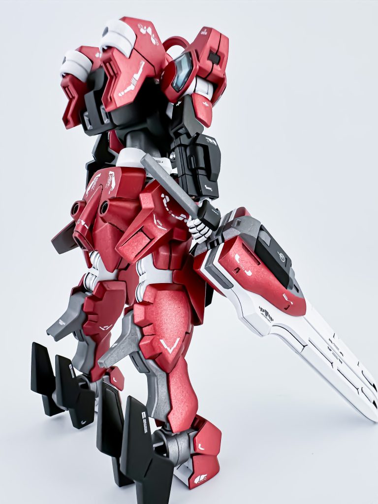 背面。ガーディアンは刀身をオリジナルと同じ白にしてみました。全部赤だとしつこそうだったので。