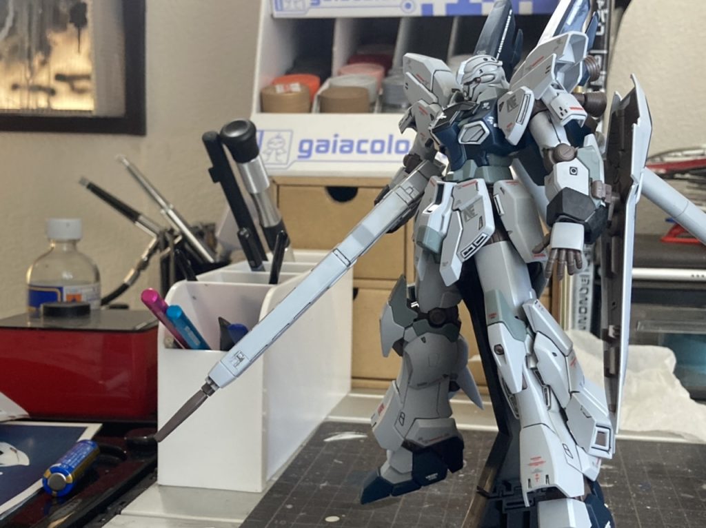 模型部屋にエアコンがなくてしんどかったのでリビングで映画見ながらサクッと仕上げました。流石にリビングでシンナー臭撒き散らせないので接着剤や塗料を一切使わずにパチ組です。