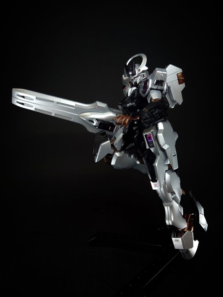 腕部キャノン砲両前腕部に内蔵された回転弾倉式のキャノン砲。