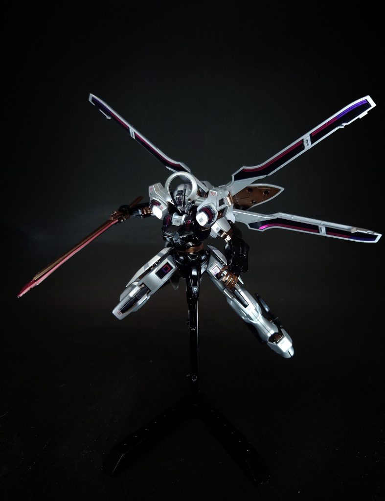 ガーディアン・マリオネットビットステイヴを機体各所のハードポイントに接続する事により、防御能力を維持したままビット本体への電力や推進剤の急速補給を行えるモード。エアリアルのビットオンフォームに該当するが、ビットステイヴをマントのように装備したり、背中や腰に羽のように装備するドッキングパターンが存在する