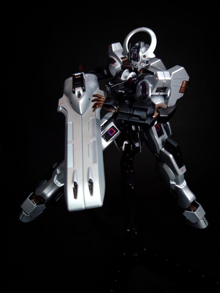 ガーディアン・シース近接用装備のビームブレイドを軸に、各ビットステイヴを剣の鞘のように合体させた基本モード。攻撃ビットステイヴ先端部の砲門を使用したビームガトリング、防御ビットステイヴの電磁バリアを展開するシールド機能の他にも、全てのビットステイヴの出力を開放する全方位攻撃「オムニ・アジマス・レーザー」の使用が可能。