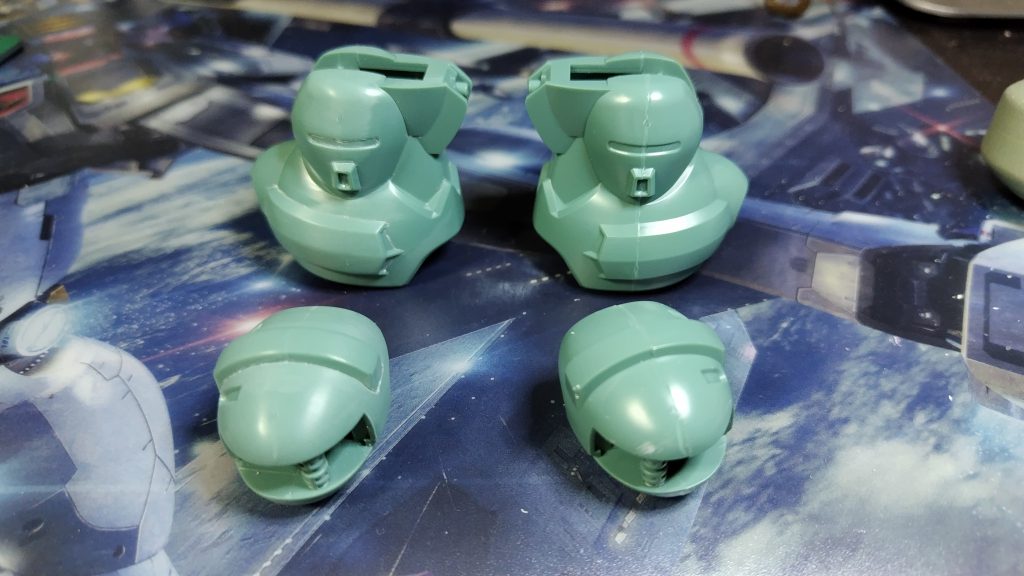 ディランザは脚に合わせ目がはっきりとに出てしまうのが唯一残念なところ。合わせ目処理をしっかりと行いました。時間は結構かかりました。完成度をあげるために、スジ彫り、凹部を深く掘って輪郭をしっかりつけるようにしました。