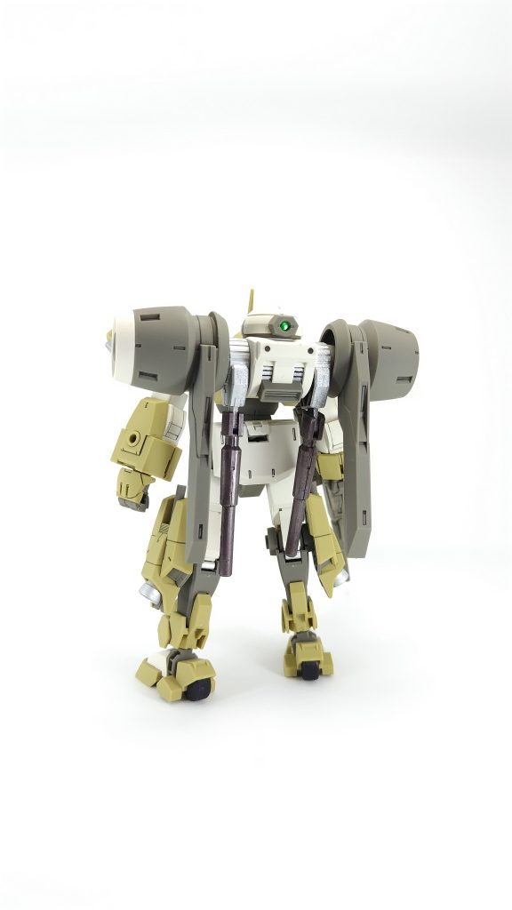 ガンダムマーカーによる部分塗装、墨入れ、トップコートによる仕上げにしました。水性の魔女のプラモそのものの完成度をこのキットでも感じます。バックパックが今までにないようもので可愛らしいしですが、バーニア、キャノン、センサがありちゃんとしたパワーアップメカですね。