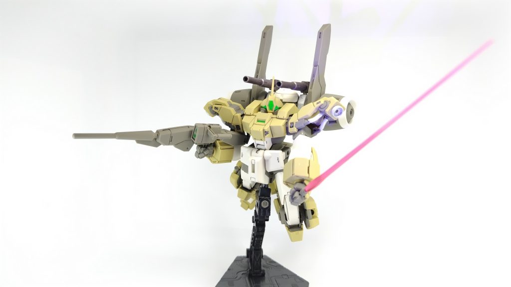 劇中では出てこなかったビームサーベルの切りかかり。