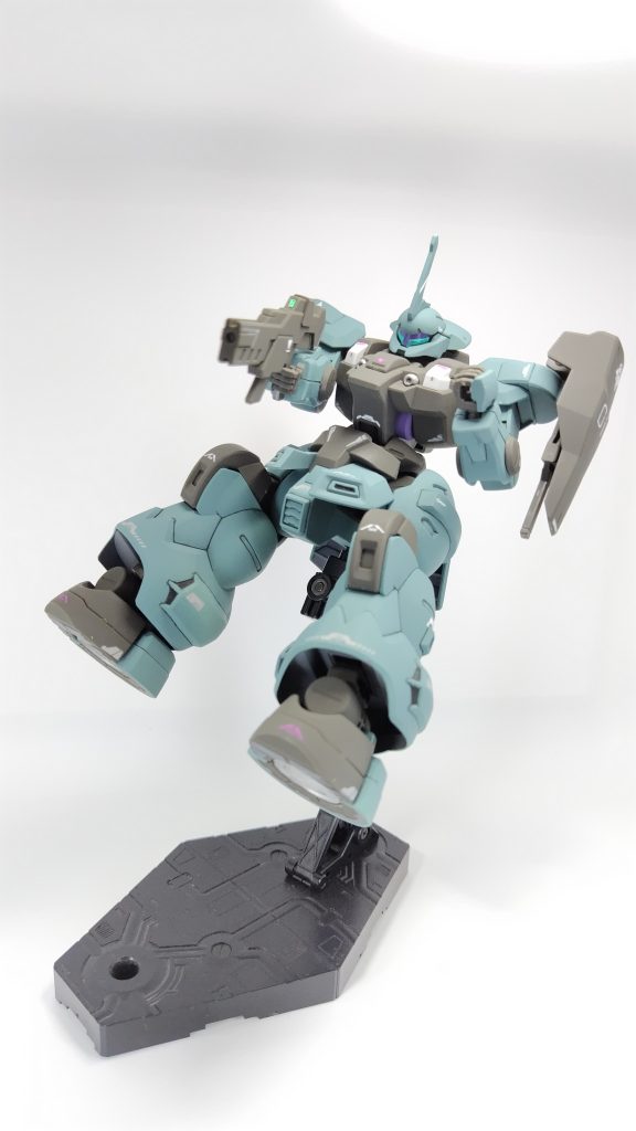 ブルー部は全塗装、墨入れ、公式デカールを全部貼り、トップコートつや消しで完成させました。つや消しで重量感がアップしました。冷却トリモチライフルが欲しいです。