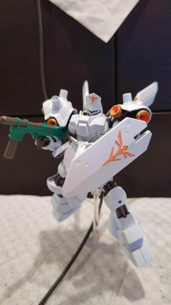 実は当初、一色で塗っていたんですが、あまりにも寂しかったので、翌日に塗り分けを行いました