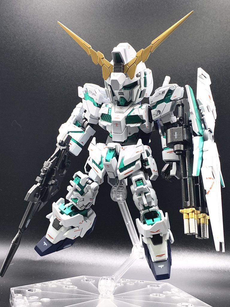 サイコフレームの色はかなり悩みましたが最終決戦仕様のグリーンにしました蛍光塗料で光らせようとしましたがイメージ通りの色にならなかったのでメタルグリーンを何色か混ぜて納得のいく色合いに落とし込みました