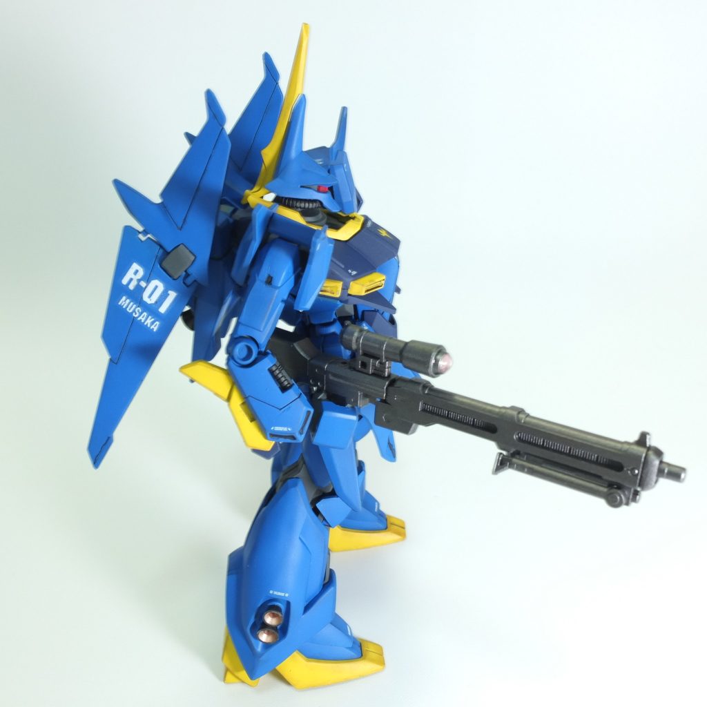 逆サイド。ビームライフルはシステムウェポンキット002から持ってきています。もともと何の武器でしたっけ?