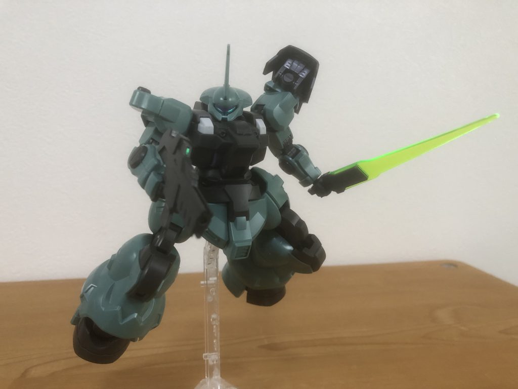 ラウダ機と比べると、なんだか右肩が寂しい感じ。