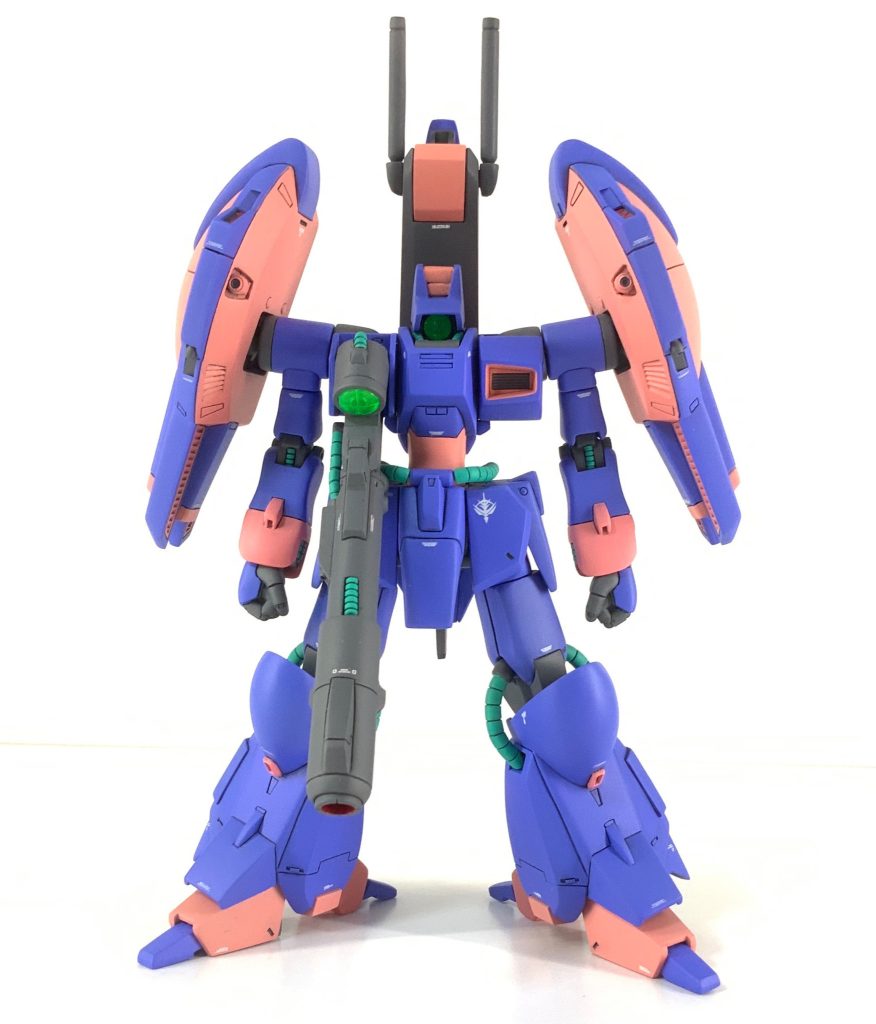 正面位 旧キットと比べて全高で1cmほど高くなります。