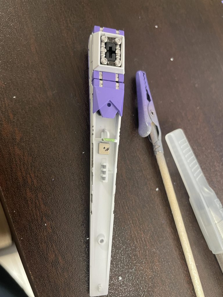 フィンファンネルをファンネルコンテナに装着すると開いてしまうのでハイキューパーツのネオジム磁石(4-4-1)を仕込みました