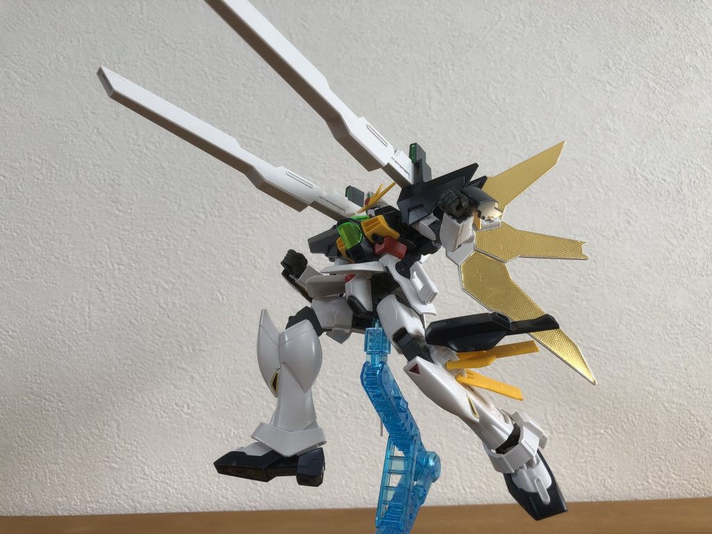 ツインサテライトキャノンを下からのアングルで。GXのホログラム仕様も良かったですが、こちらのゴールドもなかなか。