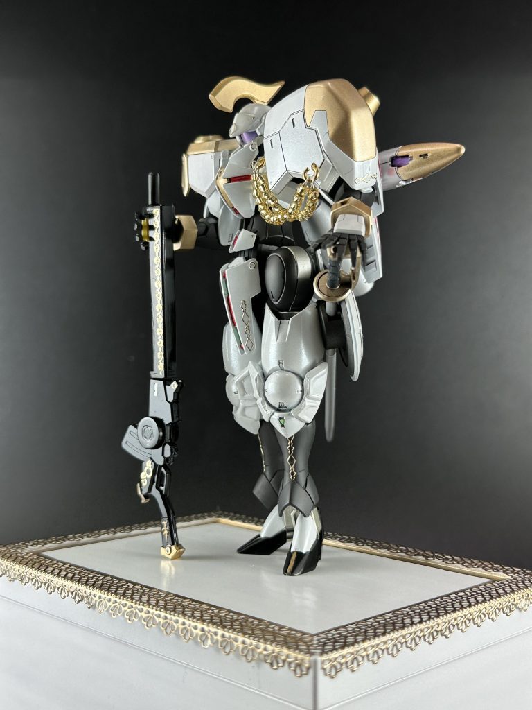 横から〜各所の金の装飾はネイルシールを貼り付けてます 