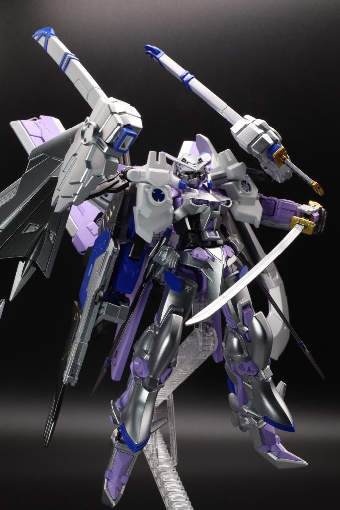 ガーベラ・ストレート抜刀ポーズ。刀の柄の部分を塗分けしました。左腕じゃないと抜刀できませんね。