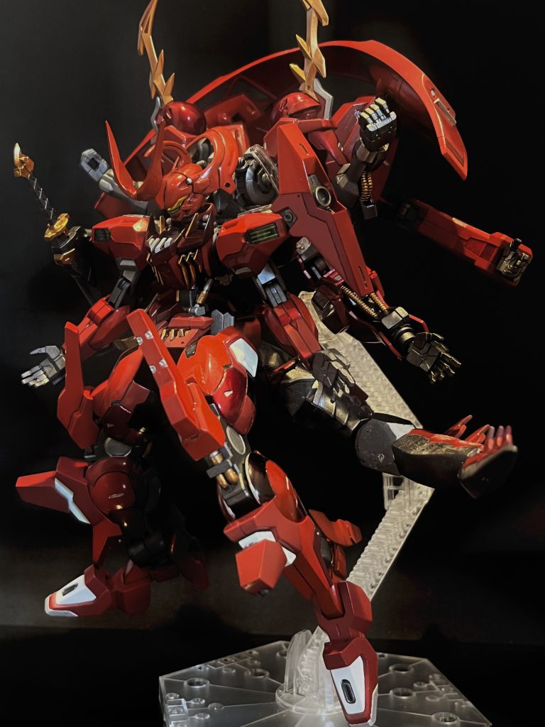 サブアーム含め、合計8本腕にしました。