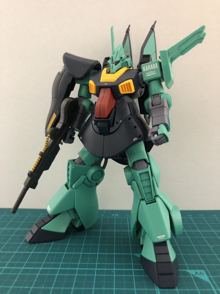 部分塗装は主にガンダムマーカーで、黄色部分のみアクリジョンを使用。ガンダムデカールは主にZ/ZZ汎用を使用。