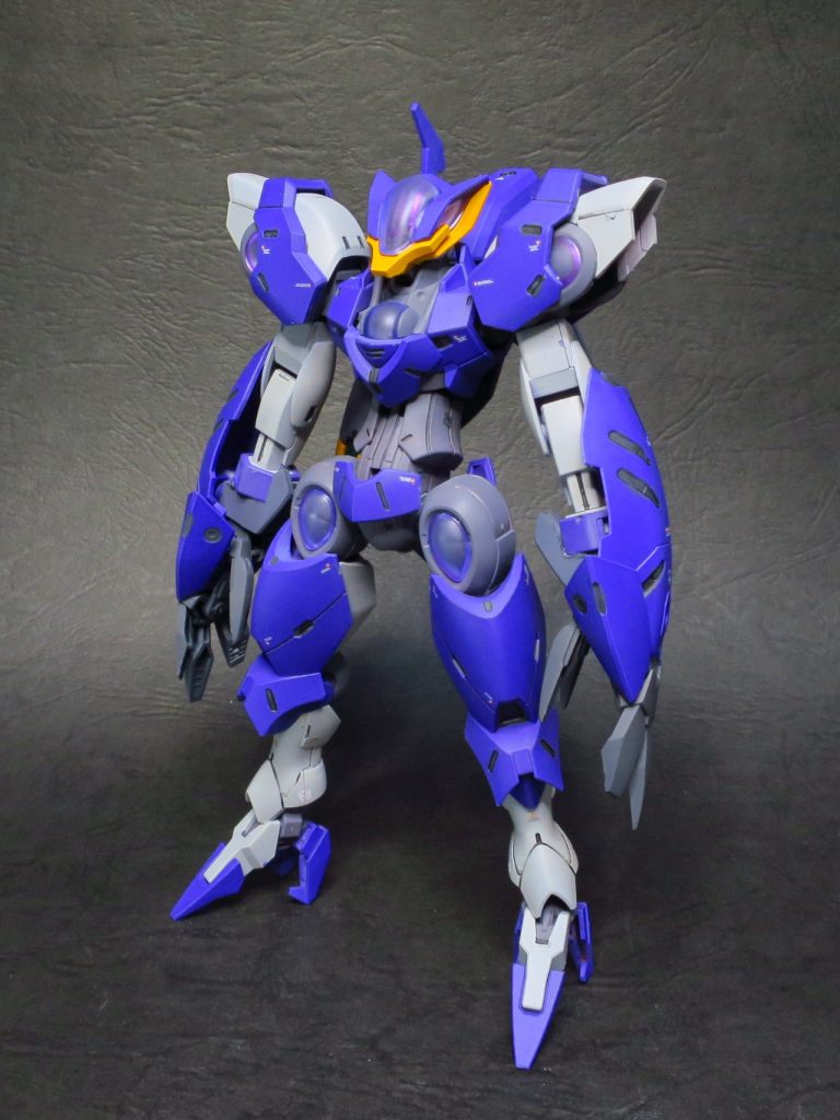 特徴はなんといっても腕に装備したクローシールドユニット。デザインライン的に違和感なくミキシングできたと思います。作成中はモグラやペンギンみたいだなーと思いながら作っていました。