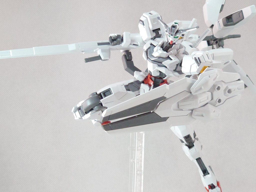 メイン写真の引きVerです普段なら塗装などをしてから投稿するのですがキットの出来がとてもよかったのでパチ組でポーズを付けて撮影してたものを投稿してみました