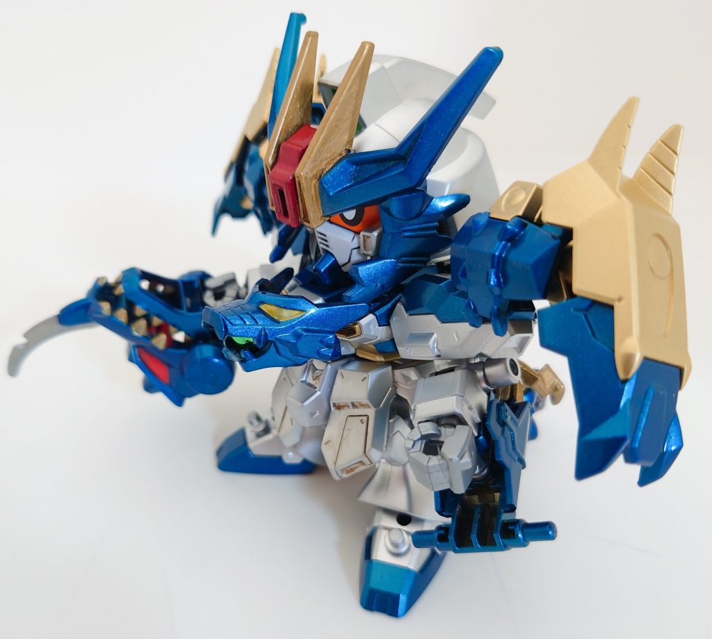 側面肩パーツには、アヴァランチレックスバスターを使っています。